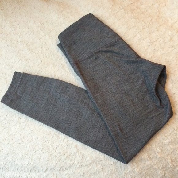 Lululemon High Rise Crop - Picture 5 of 7